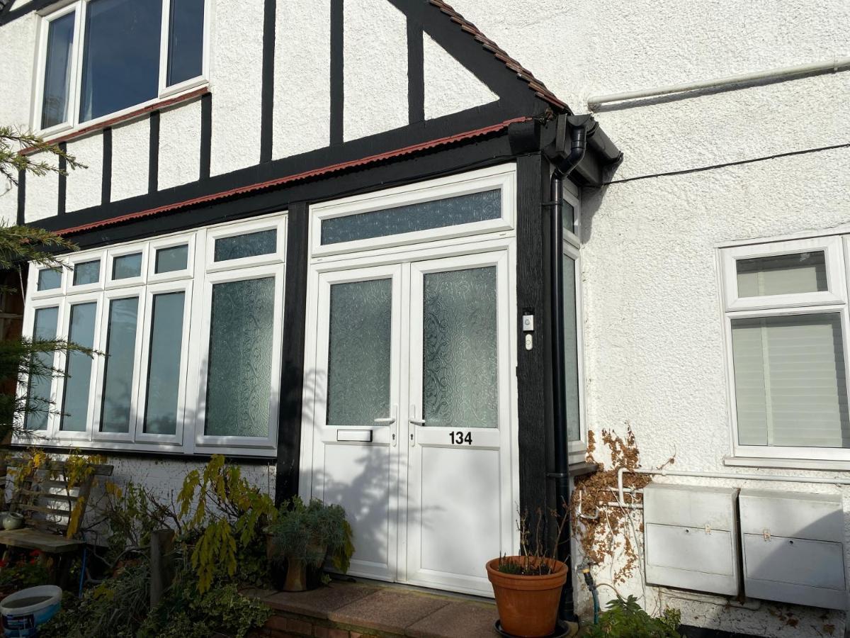 London Rooms With Free Parking 134 Edgware Exterior photo